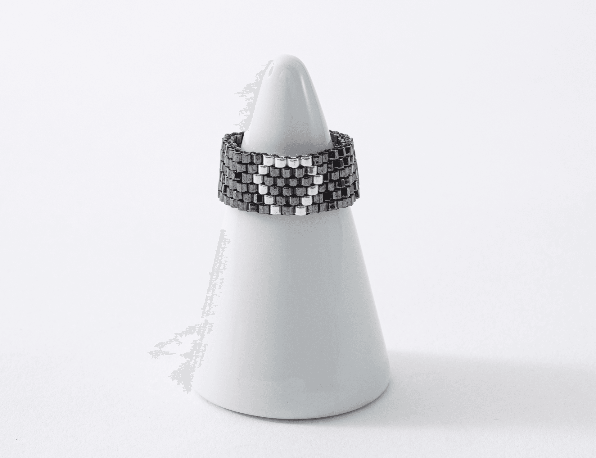 馬蹄柄ビーズリングGunmetal & Silver（みやび013-RNG-Gm＆S ）みやびシリーズ